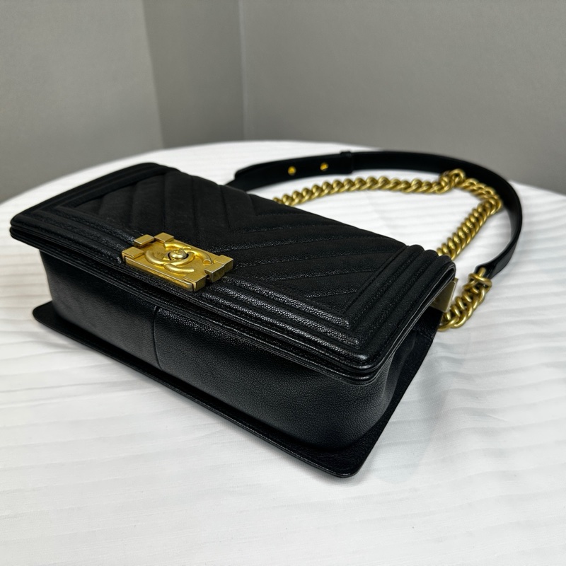 香奈兒/Chanel Leboy黑色牛皮金扣V紋中號肩背斜背包 25x8x15cm-10