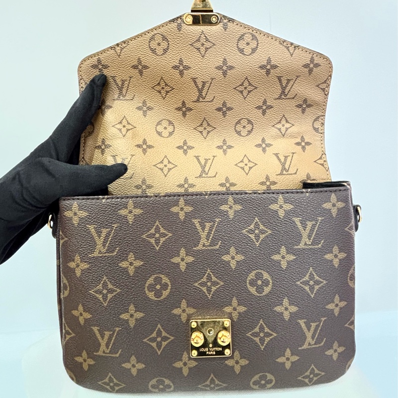 LV (M)雙色老花郵差包-7