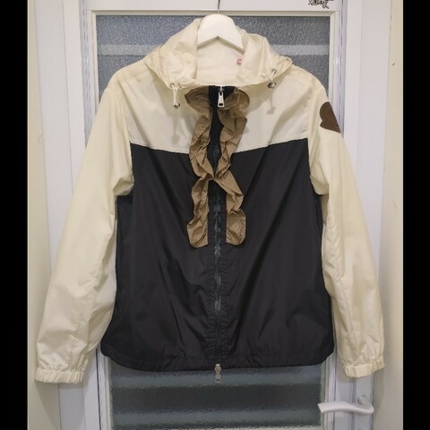 Moncler 黑白拼咖色有帽薄外套