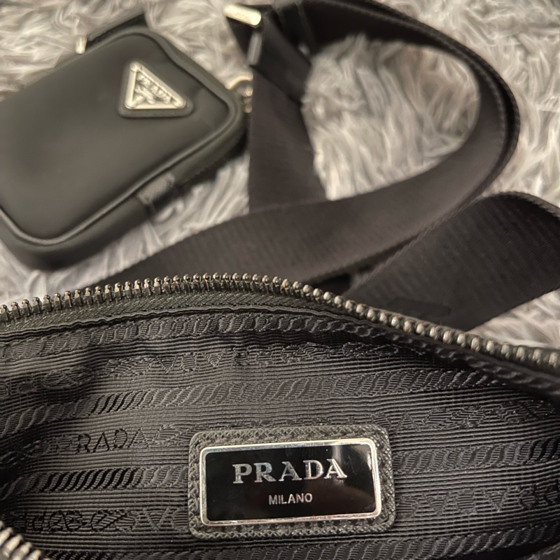 Prada尼龍三合一斜背包-5