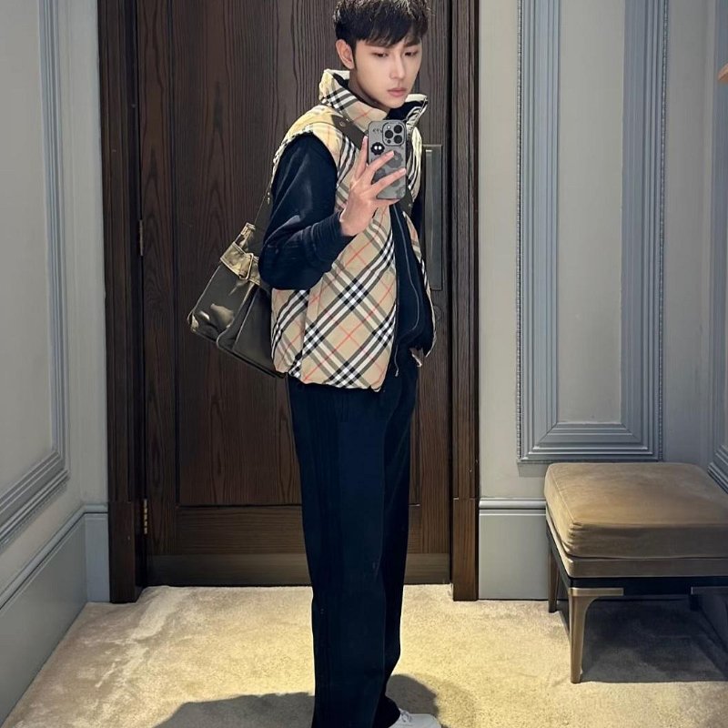 💎Han's house精品服飾💎Burberry 格紋 刺繡 戰馬 羽絨 背心 外套 雙面穿-1