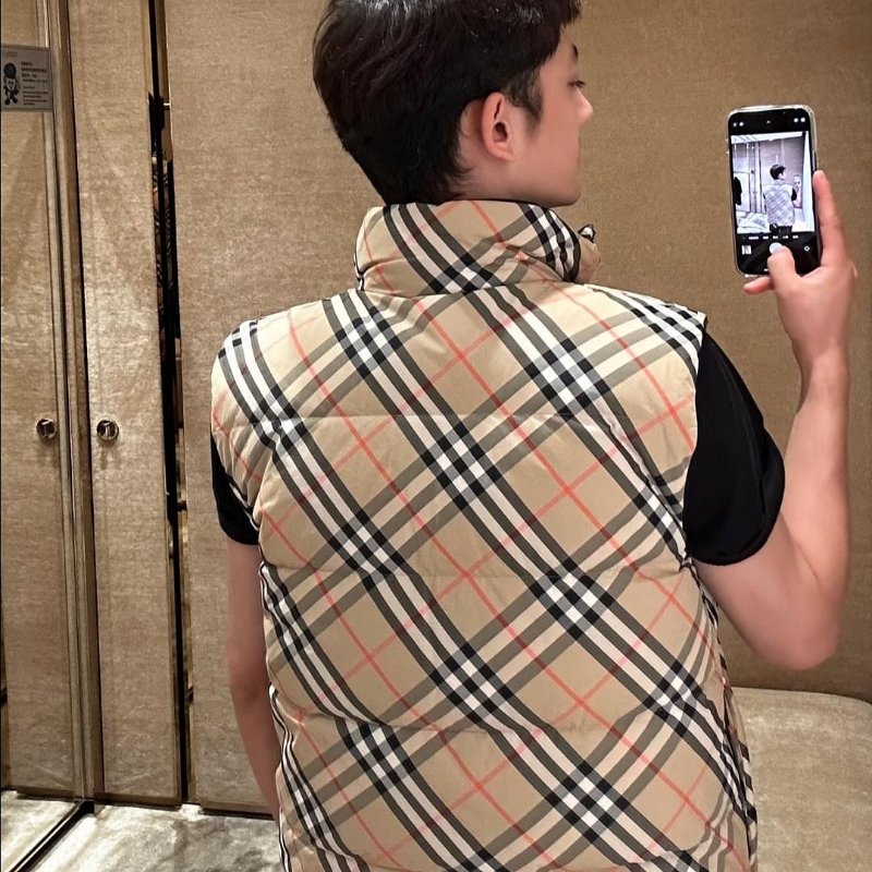 💎Han's house精品服飾💎Burberry 格紋 刺繡 戰馬 羽絨 背心 外套 雙面穿-3
