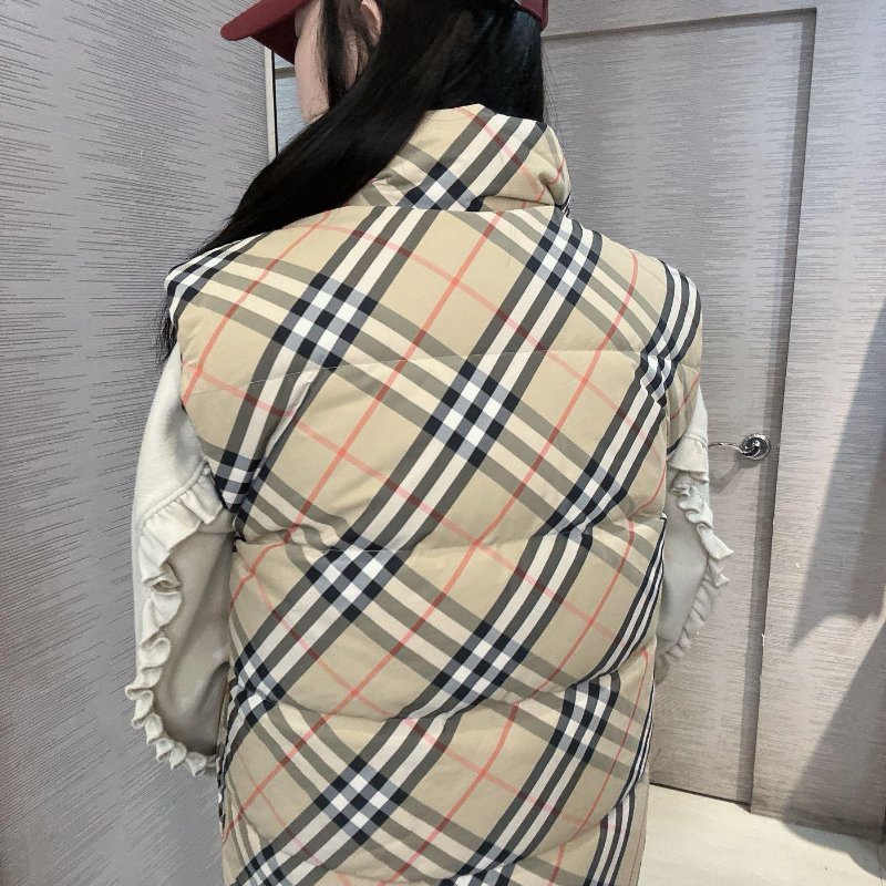 💎Han's house精品服飾💎Burberry 格紋 刺繡 戰馬 羽絨 背心 外套 雙面穿-6