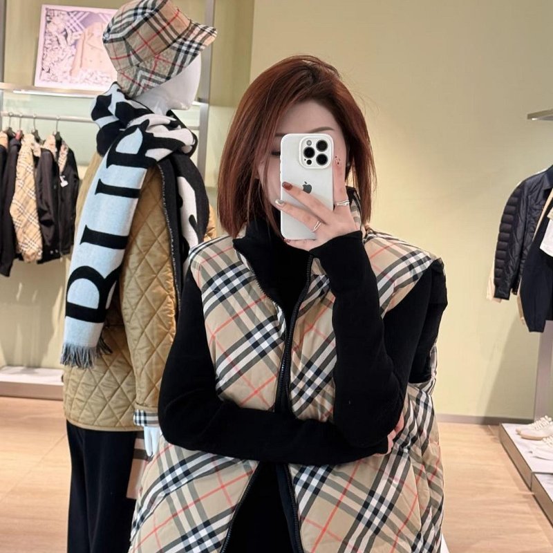💎Han's house精品服飾💎Burberry 格紋 刺繡 戰馬 羽絨 背心 外套 雙面穿-7