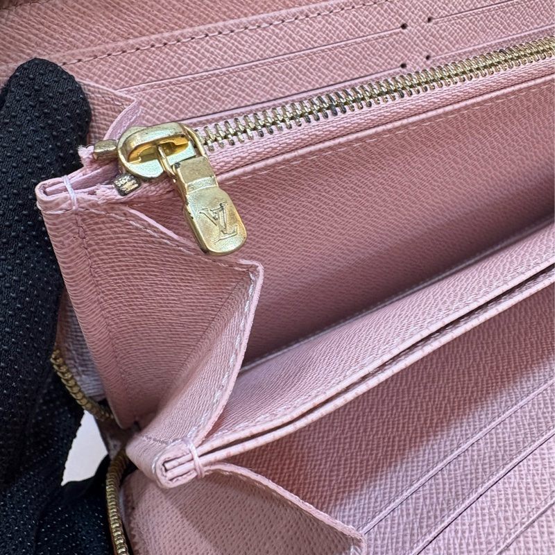 LV 經典老花logo 內裡拼粉色拉鍊長夾-4
