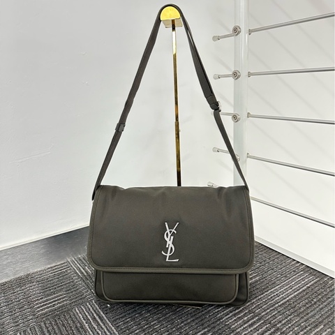 YSL聖羅蘭 niki郵差包 深卡其色棉材質 銀扣 尺寸約32.5*23