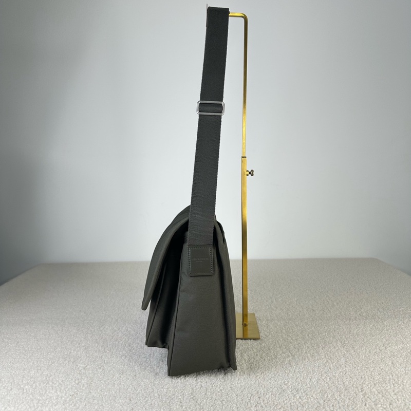 YSL聖羅蘭 niki郵差包 深卡其色棉材質 銀扣 尺寸約32.5*23-5