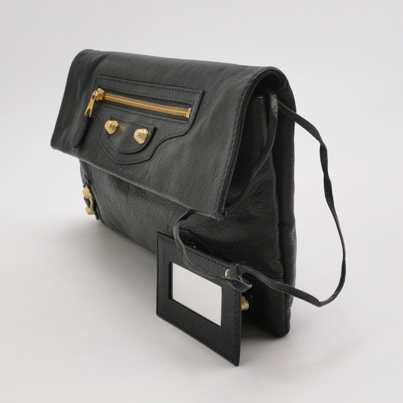 BalenciagaGiant City油蠟皮純色拉鏈鉚釘手拿包-1