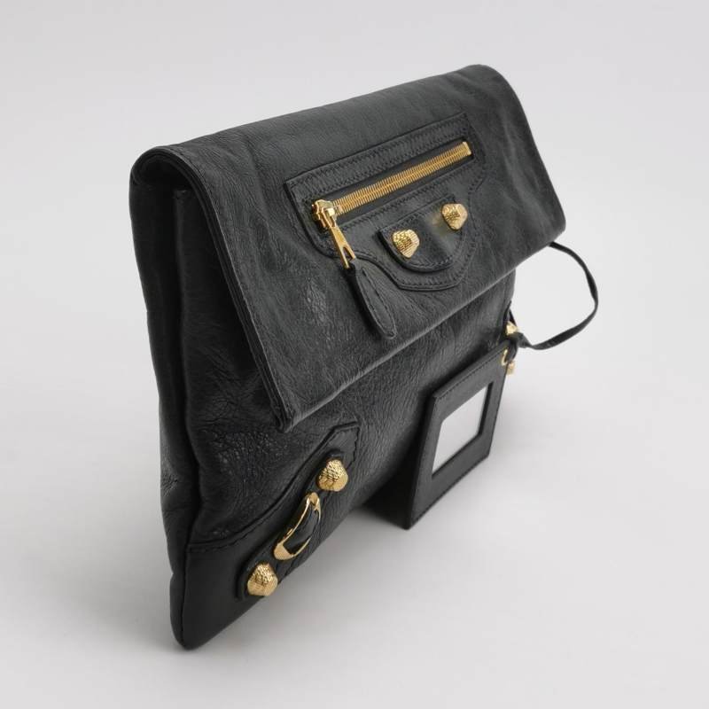 BalenciagaGiant City油蠟皮純色拉鏈鉚釘手拿包-2