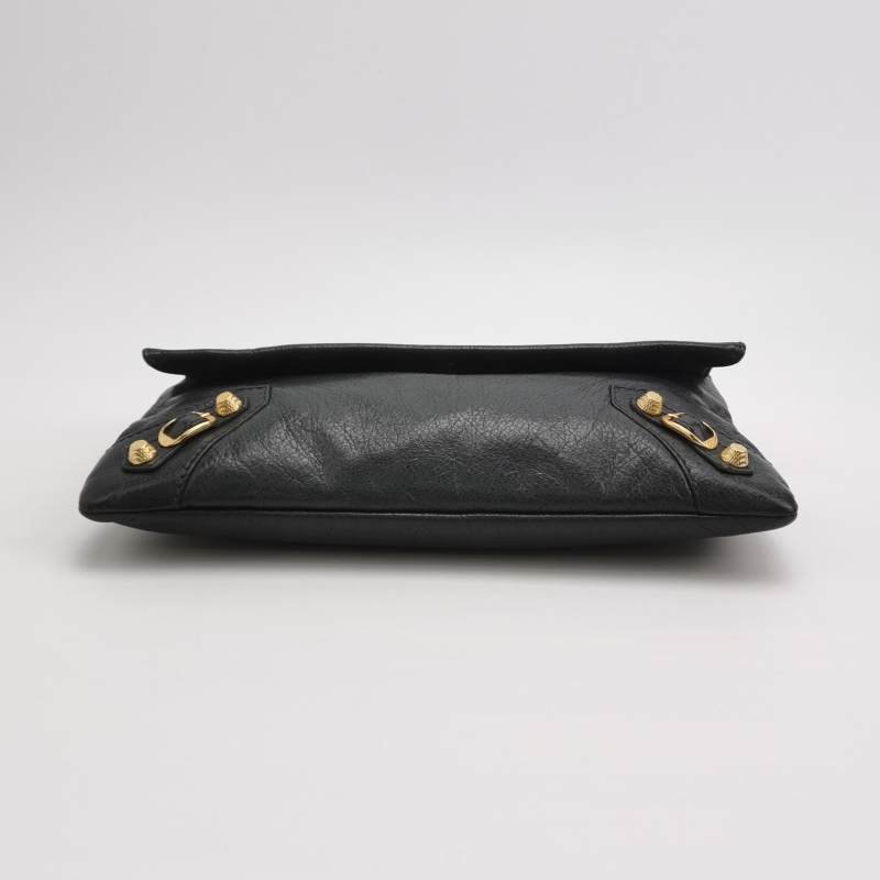 BalenciagaGiant City油蠟皮純色拉鏈鉚釘手拿包-4