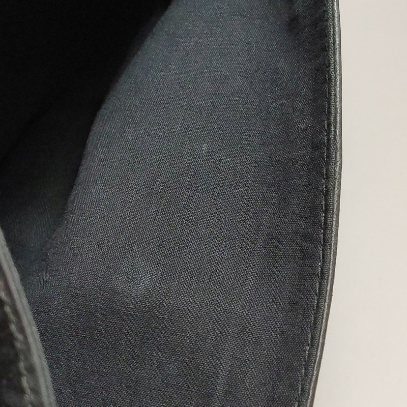 BalenciagaGiant City油蠟皮純色拉鏈鉚釘手拿包-7