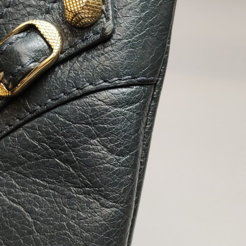 BalenciagaGiant City油蠟皮純色拉鏈鉚釘手拿包-8