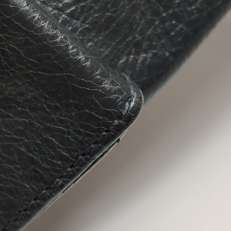 BalenciagaGiant City油蠟皮純色拉鏈鉚釘手拿包-11