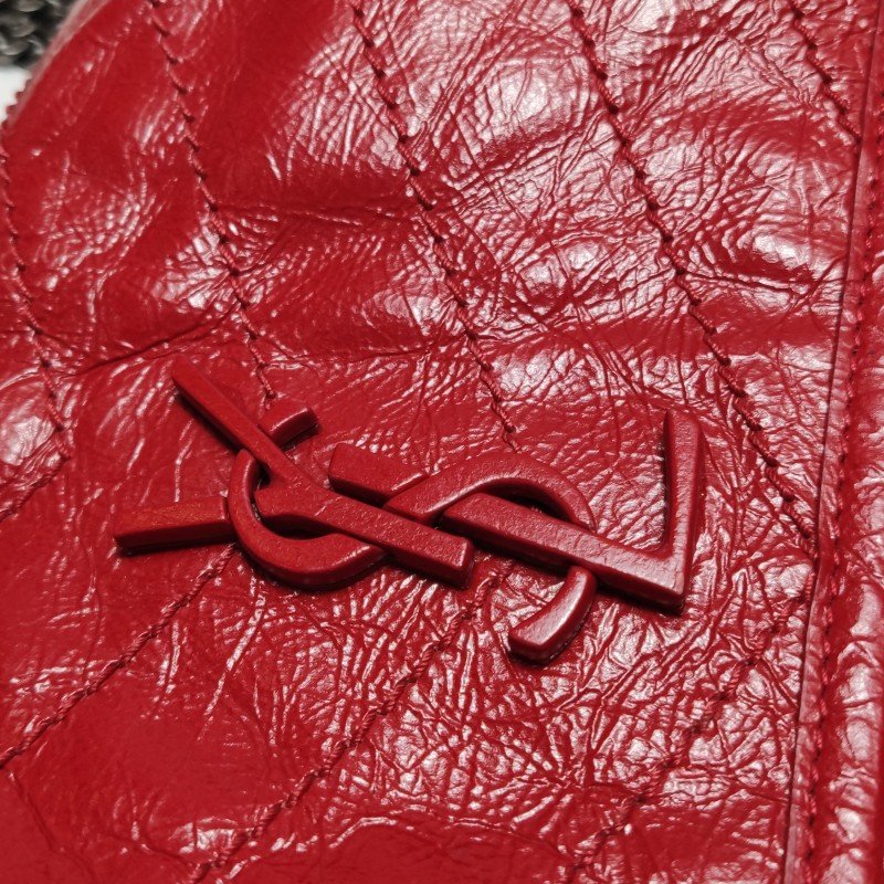 Saint Laurent Niki小號油蠟皮純色V紋絎縫YSL標誌單肩包-11