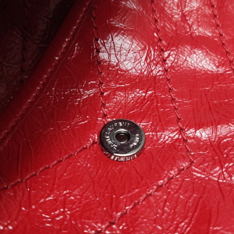 Saint Laurent Niki小號油蠟皮純色V紋絎縫YSL標誌單肩包-13