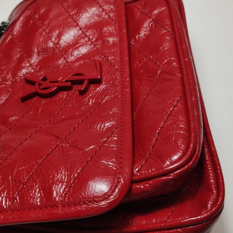 Saint Laurent Niki小號油蠟皮純色V紋絎縫YSL標誌單肩包-17