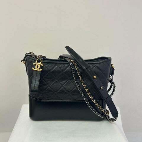 CHANEL黑小牛皮流浪包