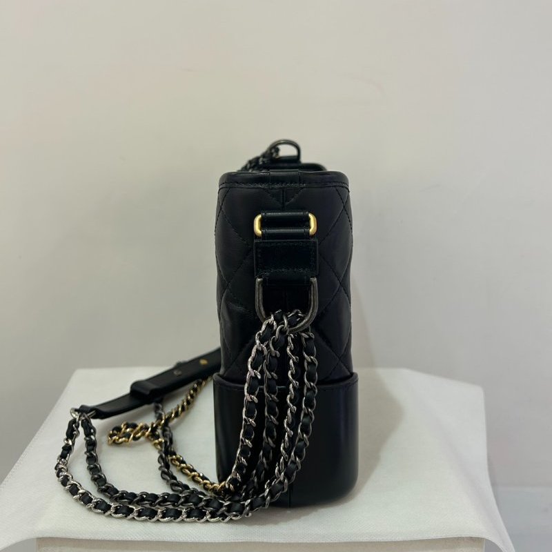 CHANEL黑小牛皮流浪包-3