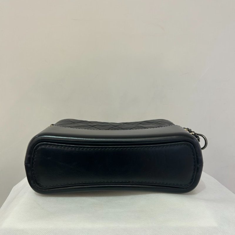 CHANEL黑小牛皮流浪包-4