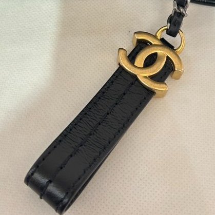 CHANEL黑小牛皮流浪包-9