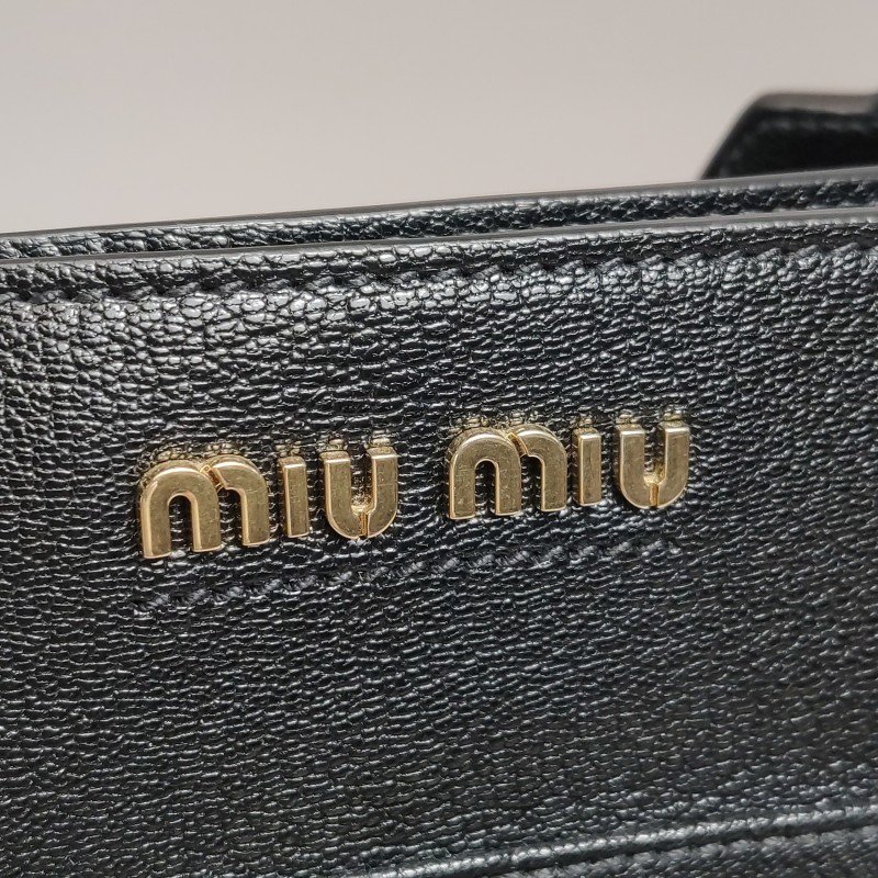 Miu Miu羊皮拼色字母Logo拉鏈斜挎包單肩包-12