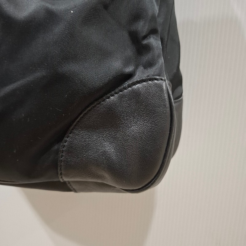 Vintage PRADA 金屬把手滾皮革腋下包-4