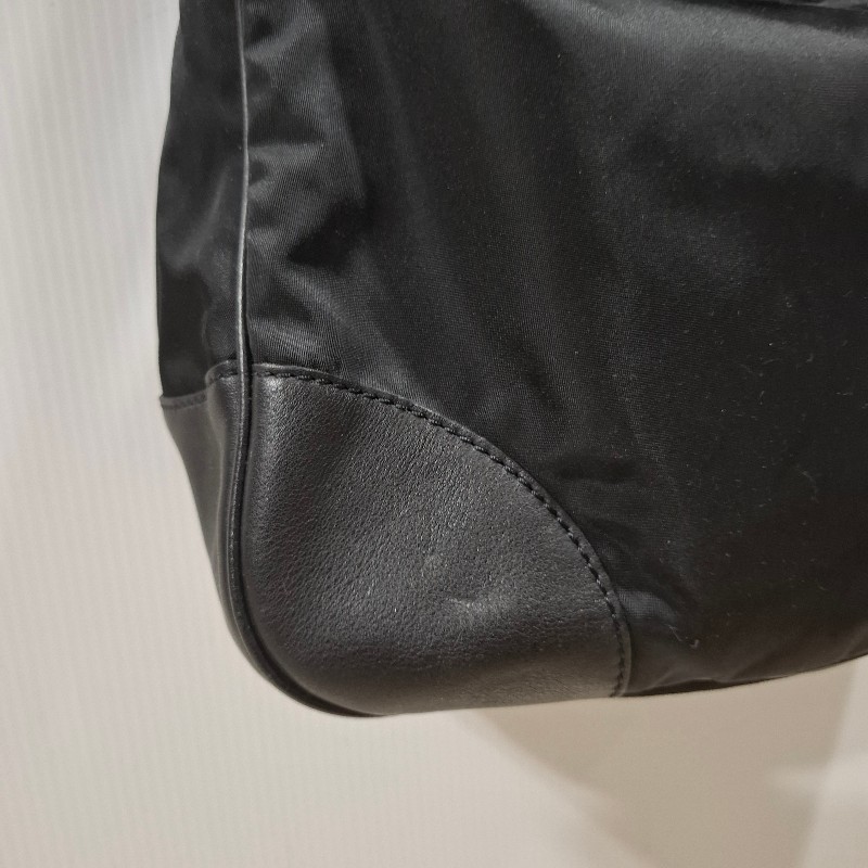 Vintage PRADA 金屬把手滾皮革腋下包-5