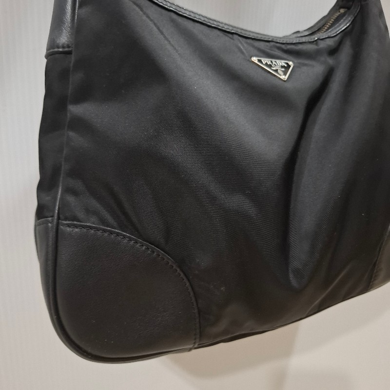 Vintage PRADA 金屬把手滾皮革腋下包-6