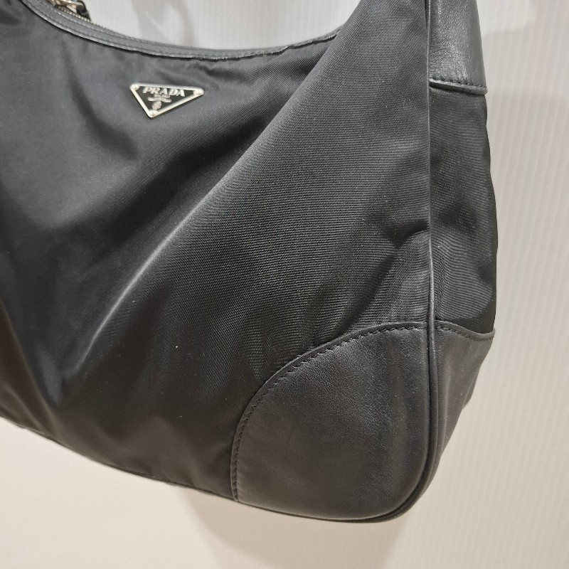 Vintage PRADA 金屬把手滾皮革腋下包-7