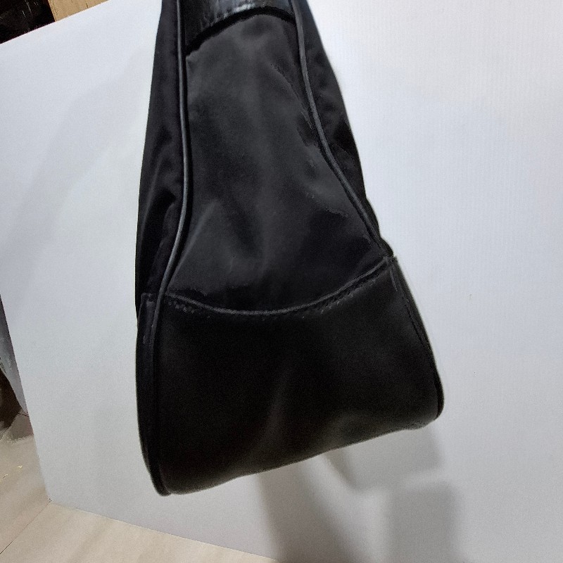 Vintage PRADA 金屬把手滾皮革腋下包-27