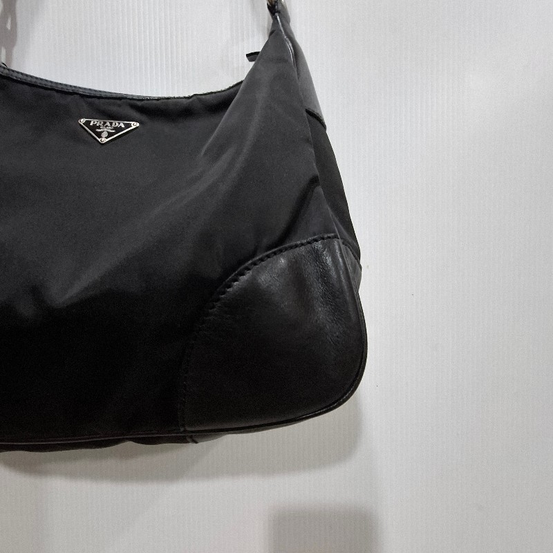 Vintage PRADA 金屬把手滾皮革腋下包-30