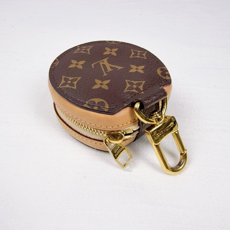 閒置新 路易威登/Louis Vuitton 包掛配飾鑰匙扣耳機包 7x7x3.5cm-0