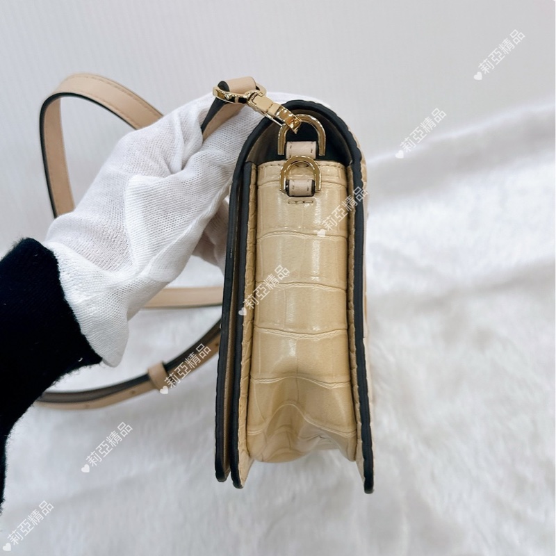 莉亞精品♡MK 奶茶斜背口蓋包 二手-4