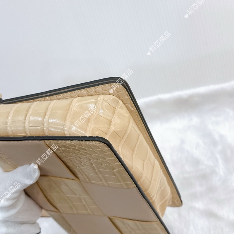 莉亞精品♡MK 奶茶斜背口蓋包 二手-8