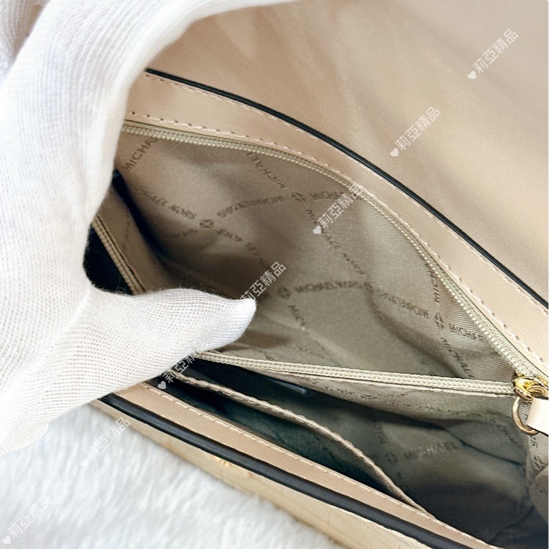 莉亞精品♡MK 奶茶斜背口蓋包 二手-16