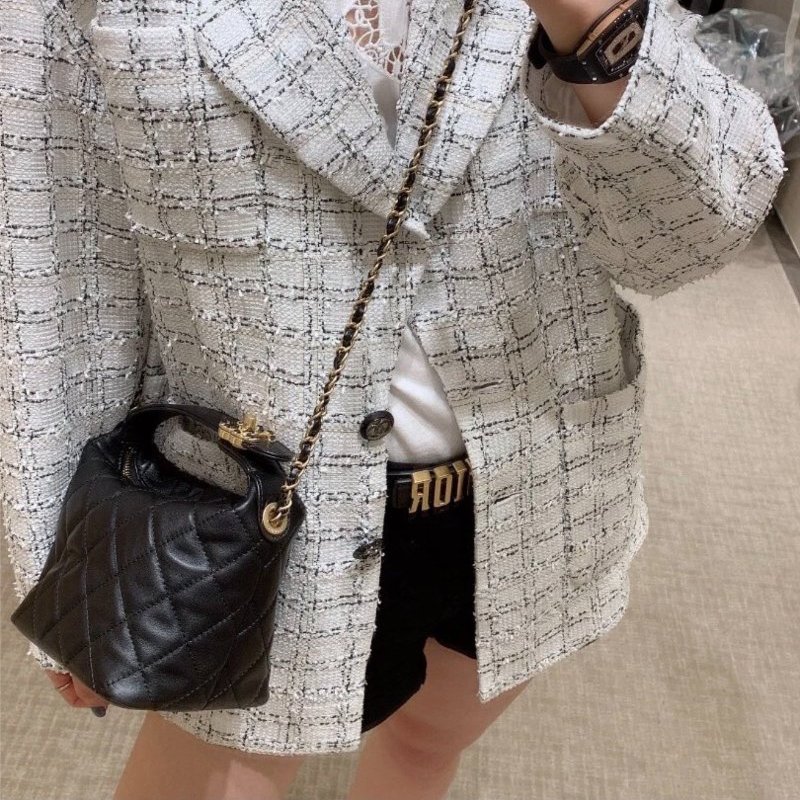 CHANEL Gabrielle黑金hobo手提肩背飯盒包15*13*12 98新配件塵袋-0