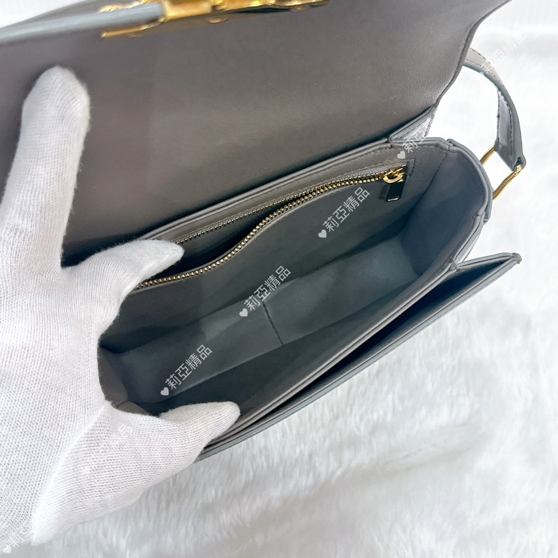 莉亞精品♡ Celine 灰色豆腐包 二手美包-13