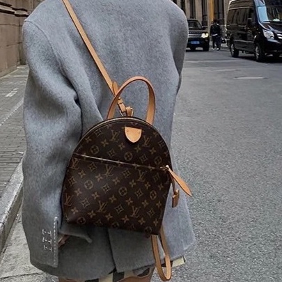 莉亞精品♡ LV Moon老花後背包 二手美包-1