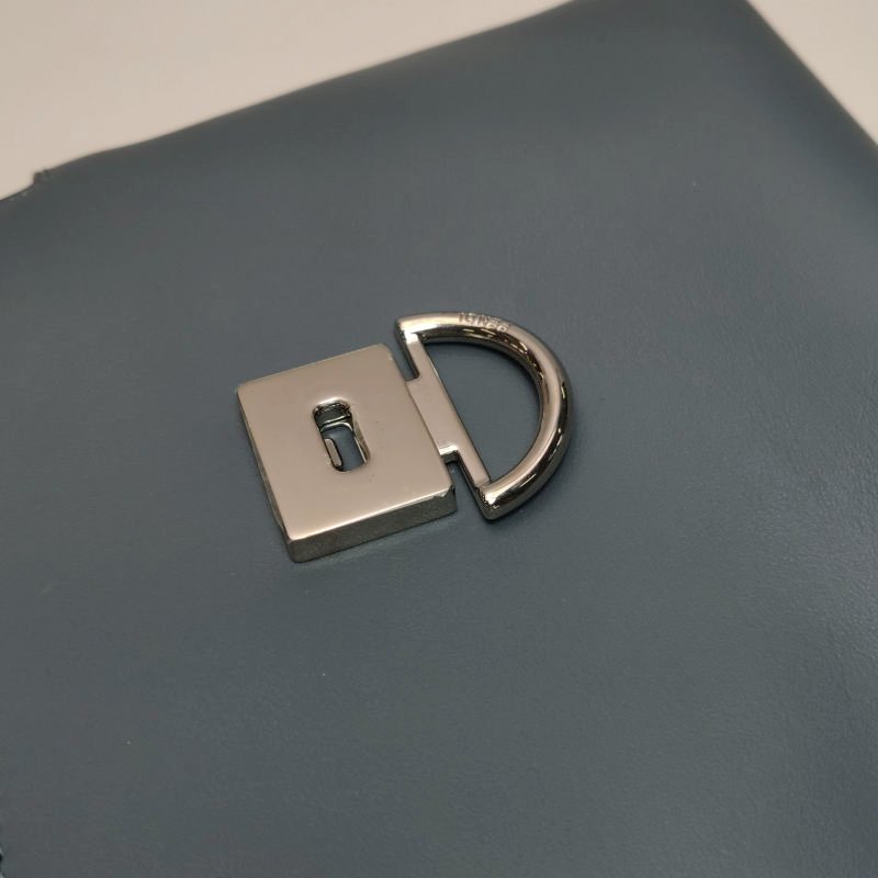 Fendi BackTo School牛皮字母Logo鍍鈀飾釘雙肩包-11