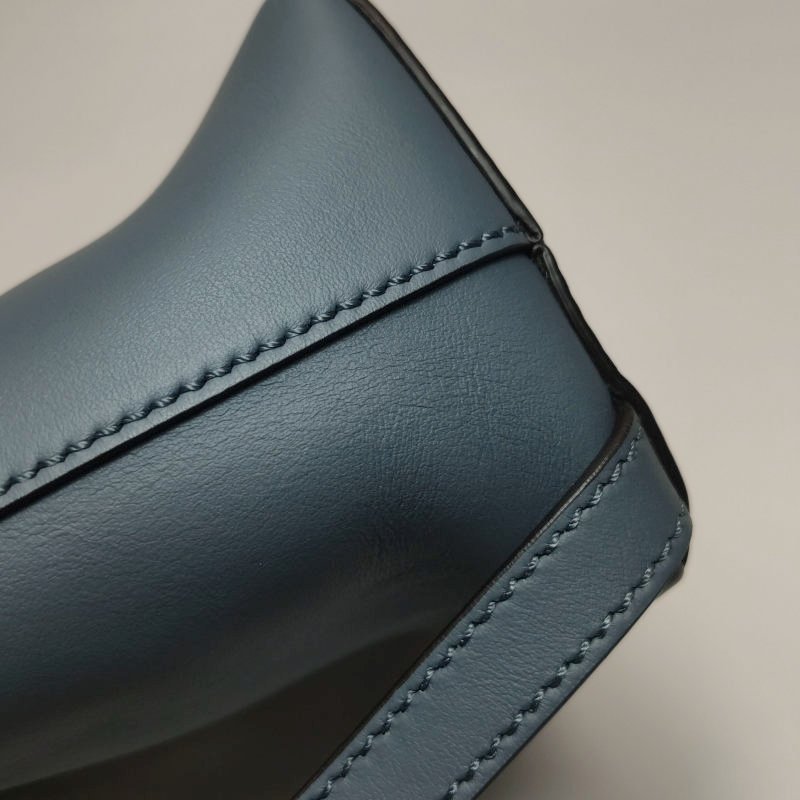 Fendi BackTo School牛皮字母Logo鍍鈀飾釘雙肩包-15