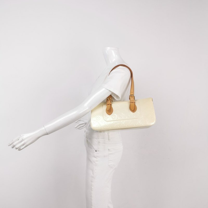 Louis Vuitton(LV)Rosewood植鞣革漆皮純色壓紋老花三角包單肩包-1