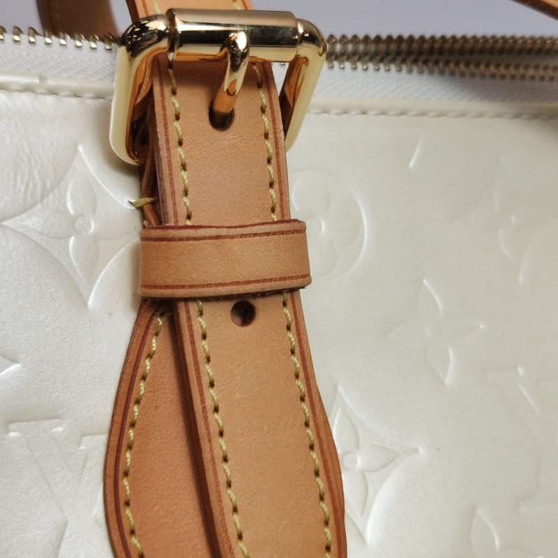 Louis Vuitton(LV)Rosewood植鞣革漆皮純色壓紋老花三角包單肩包-12