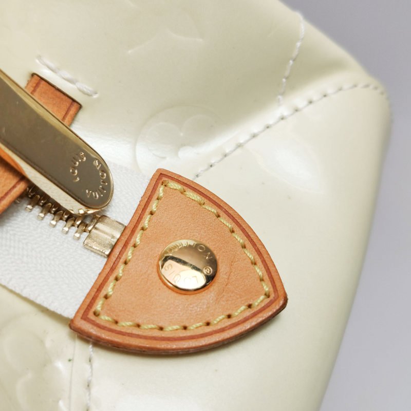 Louis Vuitton(LV)Rosewood植鞣革漆皮純色壓紋老花三角包單肩包-16