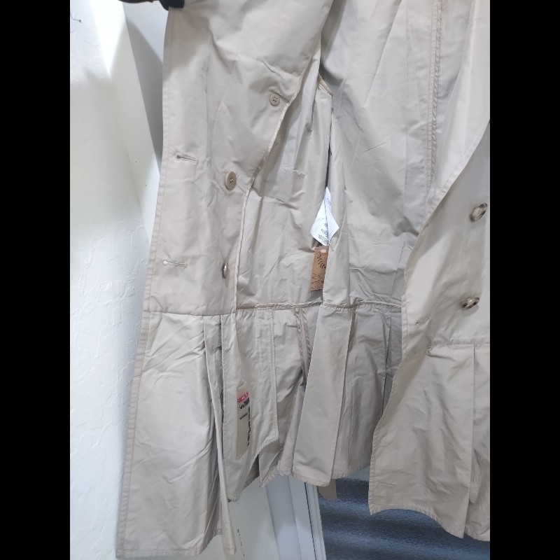 Prada 淺駝色雙排釦薄風衣-7