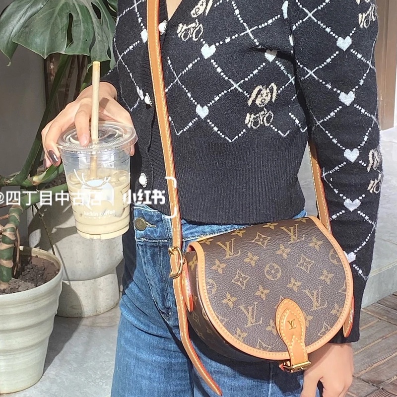 莉亞精品♡ LV 馬鞍包 二手美包-1