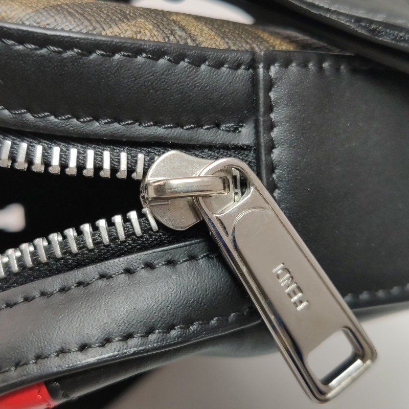 Fendi牛皮拼色雙F老花斜挎包-9