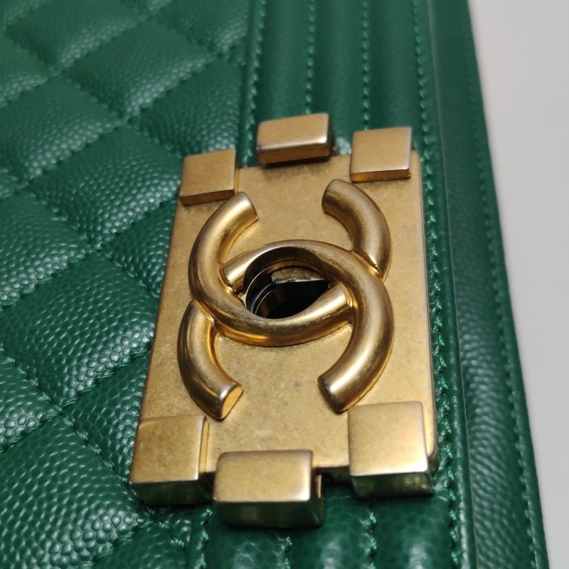 Chanel Leboy季節限定款中號牛皮菱格絎縫方形雙C鎖扣單肩包-12