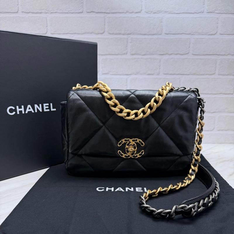 Chanel  19 Bag 菱格紋羊皮黑色金釦  金銀雙色鏈帶 小號 手提/肩背/斜背-0