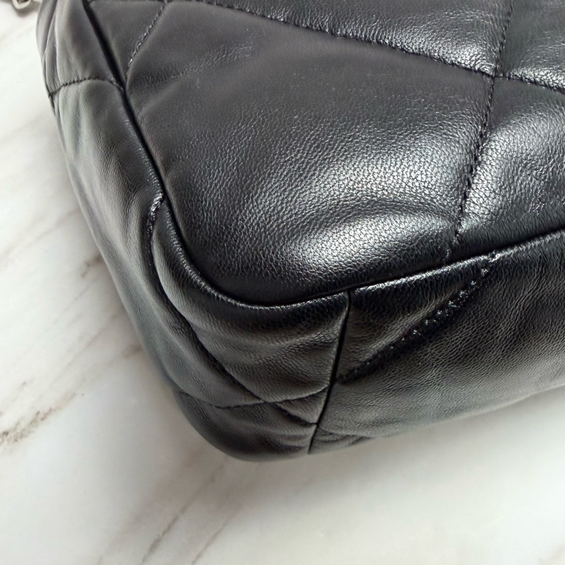 Chanel  19 Bag 菱格紋羊皮黑色金釦  金銀雙色鏈帶 小號 手提/肩背/斜背-10