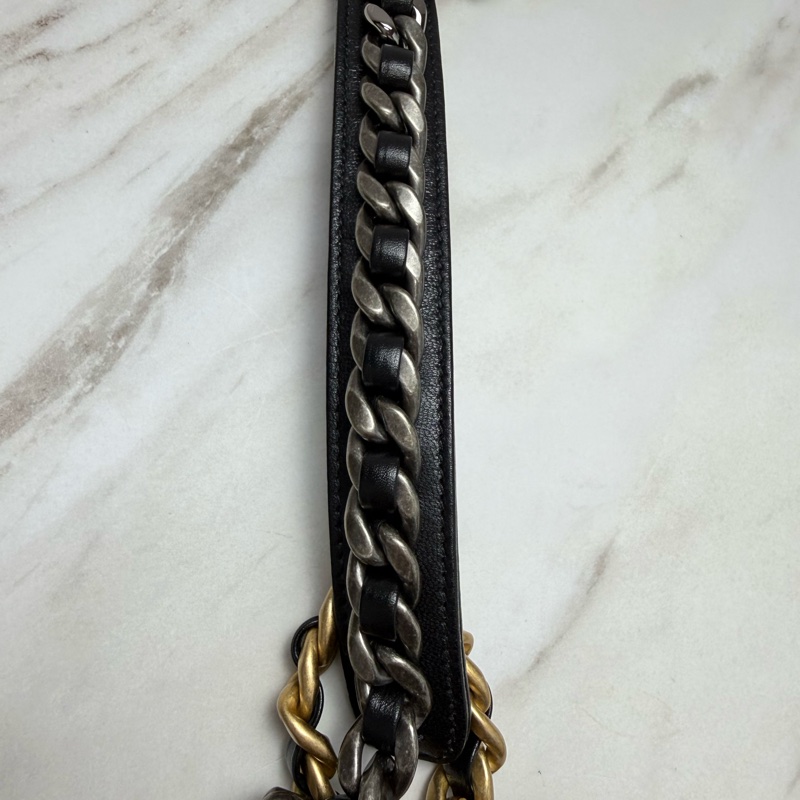 Chanel  19 Bag 菱格紋羊皮黑色金釦  金銀雙色鏈帶 小號 手提/肩背/斜背-17